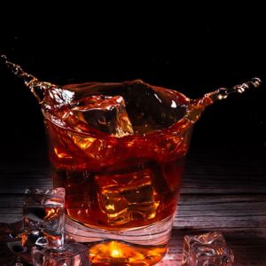 Fotografia reklamowa, splash - szklaneczka whisky 2